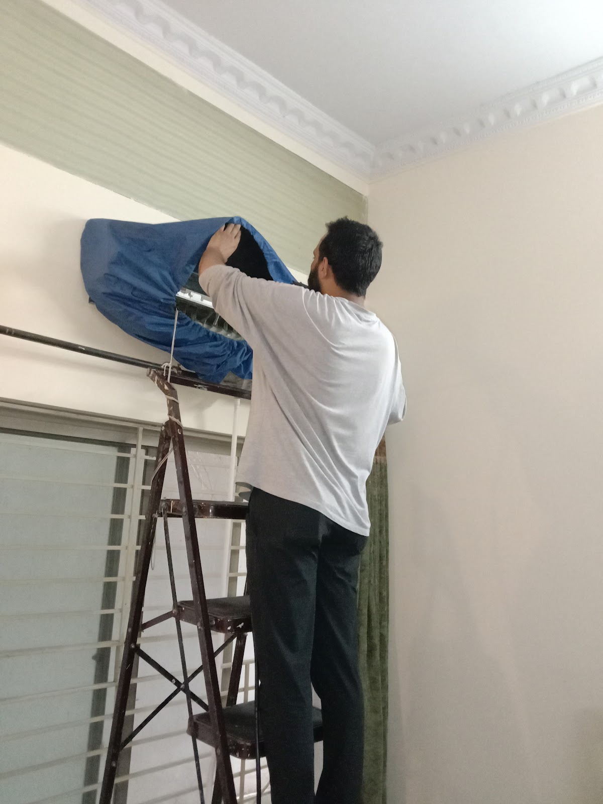 Technician bagging an indoor split for a general service